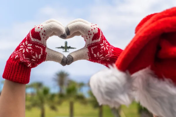 Weihnachten Meer Rückenansicht Einer Glücklichen Frau Mit Weihnachtsmann Mütze Und — Stockfoto