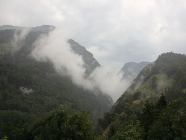 Grumlig österrikiska Alperna efter kraftiga regn på Gollingen — Stockfoto