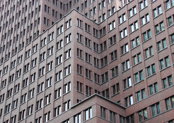 Metrópolis moderna fachada del edificio en diferentes niveles — Foto de Stock