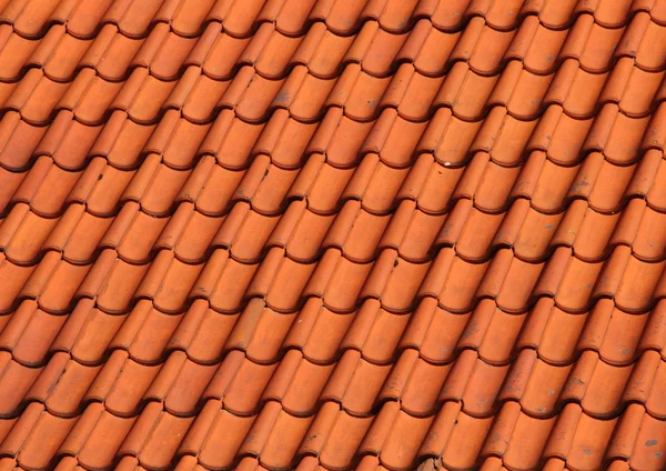 Red Clay Tile Roof on Old Farm House Background — Stock Photo, Image