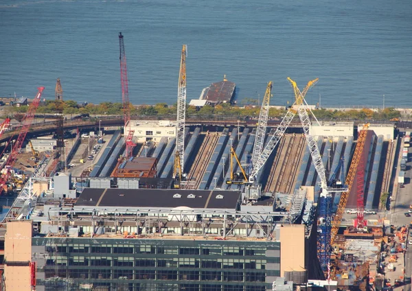 Skyskrapa byggplatsen i antenn perspektiv på Hudsonfloden — Stockfoto