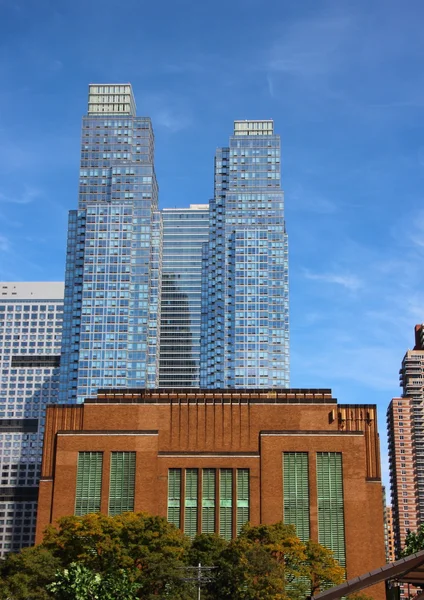 New York Detail Landschaft mit braunem und grünem Gebäude — Stockfoto