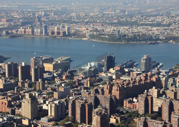 Rio Hudson com Skyline de Nova York em Perspectiva Aérea — Fotografia de Stock