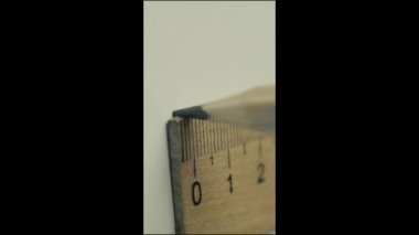 Öğrencilere ya da öğrencilere resim çizmeyi öğretme konsepti.