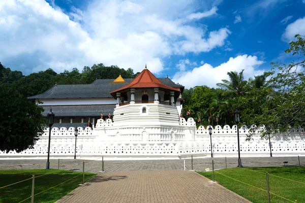 Temple Of The Sacred Tooth Relic, Sri Lanka — Stock Photo, Image