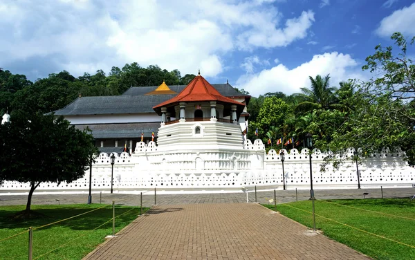 Temple Of The Sacred Tooth Relic, Sri Lanka — Stock Photo, Image