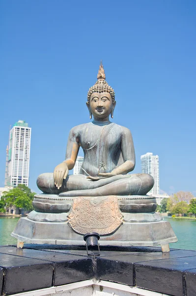 De beelden van Seema Malakaya op de Gangarama tempel, Sri Lanka — Stockfoto