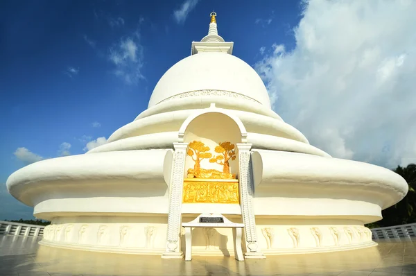 Japanese Peace Pagoda In Rumassala, Sri Lanka — Stock Photo, Image