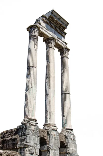 古代遺跡 白い背景に隔離されたローマの列 ローマのフォーラムでのキャスターとポリュクスの寺院の列 白の古代の柱 — ストック写真
