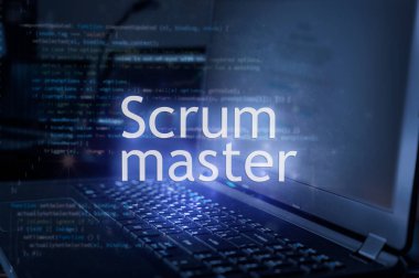 Scrum ana yazıtı dizüstü bilgisayara ve kod arka planına karşı. Scrum 'a bir üstat yardım eder..