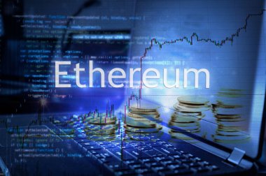Dizüstü bilgisayara karşı Ethereum yazıtları ve kod geçmişi. Kripto para birimi kavramı.
