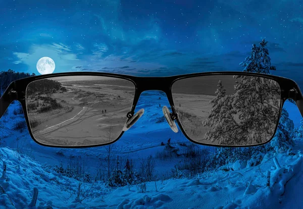 Olhando Através Óculos Para Vista Dessaturada Noite Estrelada Inverno Cegueira — Fotografia de Stock