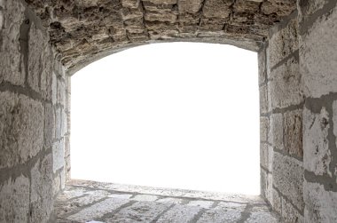 Beyaz arkaplan ile yalıtılmış taş pencere