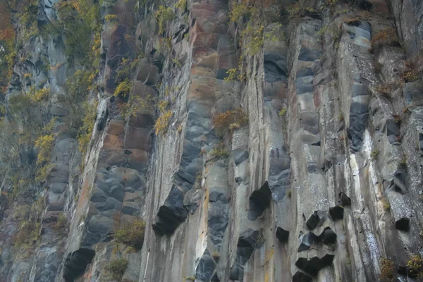 Falls yakınındaki taş