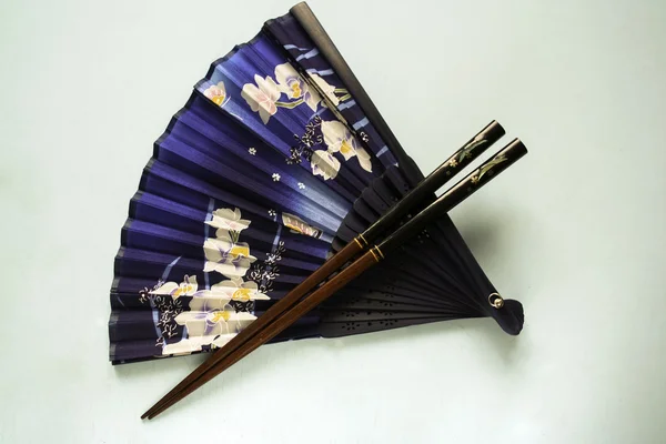 yemek çubukları ve fan