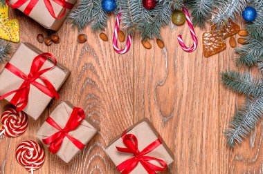 Köknar ağacı ve hediye kutularıyla Noel arkaplanı