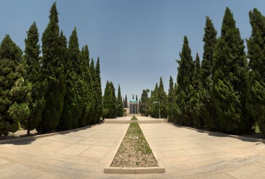 Saadi mezarı, İran 'ın Şiraz şehrinde yer alan Pers şair Saadi' ye adanmış bir mozoledir..
