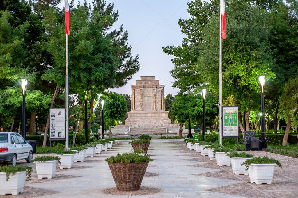 mashhad, iran 27 julio 2021 Tumba de Ferdowsi es un complejo de tumbas