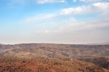 İran 'ın batısındaki vadi ve dağların doğası Sanandaj veya Kürdistan iline yakındır.