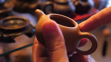  El yapımı çaydanlık sergisi. Çay töreni.