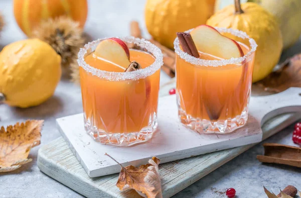 Sütőtök Puncs Vagy Sangria Egy Üvegben Almával Fahéjjal Halloween Hálaadás — Stock Fotó