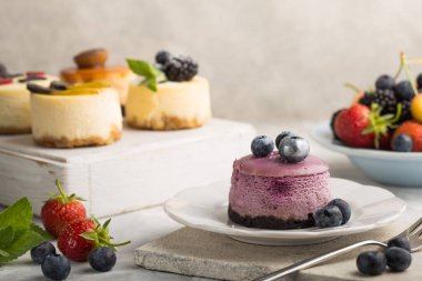 Şenlikli peynirli kekler, sonbahar tatlıları.