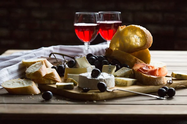 Assorted Cheeses Wooden Board Camembert Cheese Blue Mildew Gouda Hard — Stock Photo, Image