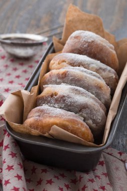 Lezzetli geleneksel çörekleri kapatın.