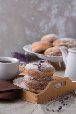 Lezzetli geleneksel çörekleri kapatın.