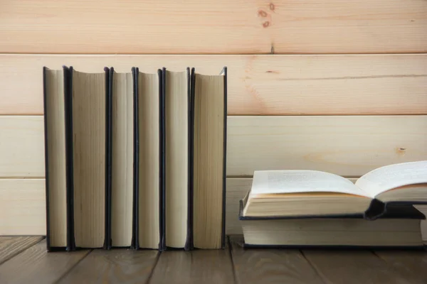 Stapel Kleurrijke Boeken Onderwijs Achtergrond Terug Naar School — Stockfoto