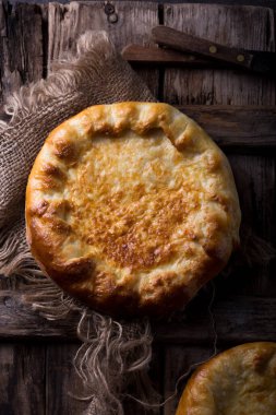 Ajarian geleneksel yassı ekmeği - khachapuri ya da hachapuri