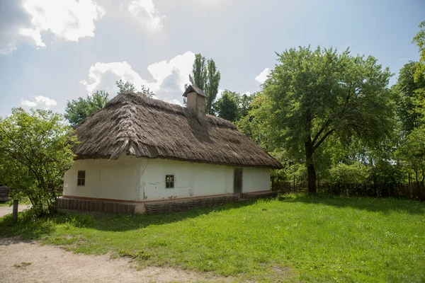 Kiev Ukraine May 2019 Ancient Peasant Ukrainian House Spring Thatched — Stock Photo, Image