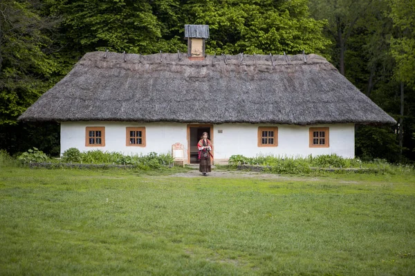 Une Petite Maison Dans Les Montagnes — Photo