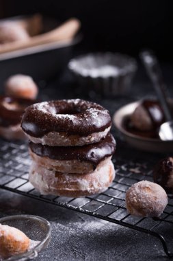 Lezzetli geleneksel çörekleri kapatın.