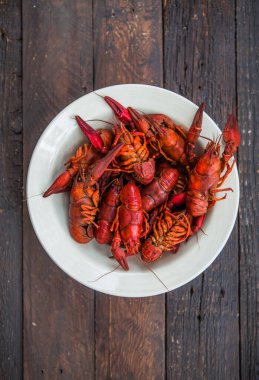 Kasede kerevit, siyah masa, üst manzara.