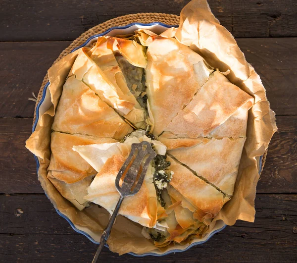 Hausgemachter Gebackener Apfelkuchen Auf Einem Hölzernen Hintergrund — Stockfoto