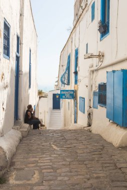 Sidi Bou Said, Tunus, Tunus. Beyaz ve mavi şehir, Dar resimli cadde