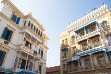 Tunus - 25 Eylül 2019: Tunus 'un başkentindeki büyük pazarın yakınındaki merkez meydan