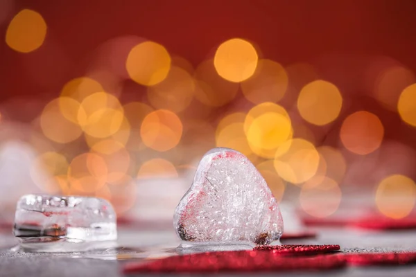 Corazones Hielo Sobre Fondo Gris Concepto Amor Tarjeta Romántica Con — Foto de Stock