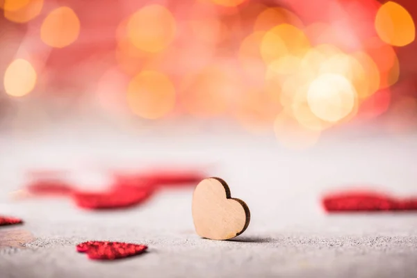 Fondo Del Día San Valentín Corazón Madera Sobre Fondo Rojo — Foto de Stock