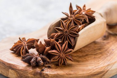 Yıldız anasonu ya da Çin Badiane baharatı ya da İllicium verum.