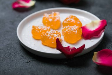 Kalp şeklinde jöle şekeri, aşk geçmişi. Aziz Sevgililer Günü, evlilik kalpleri.