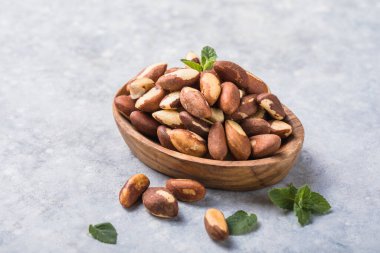 Brezilya ya da Amazon fındığı, Toquei ya da Tururi, Kuzey Brezilya ve Bolivya 'da çok bol..