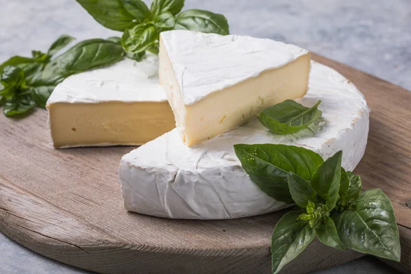 Queijo Brie Queijo Camembert Com Ervas — Fotografia de Stock