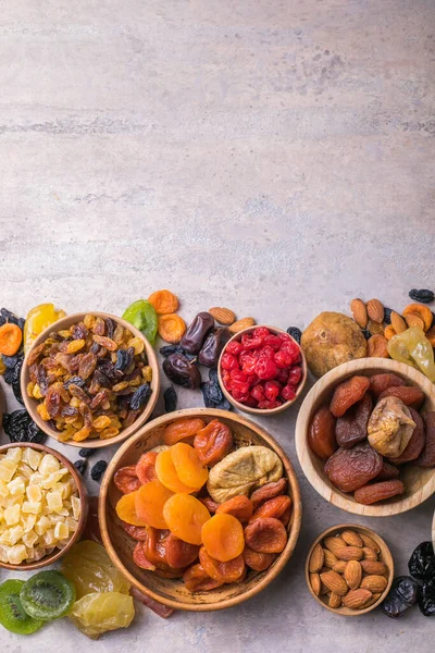 Torkade Frukter Och Nötter Blandas Träskål Sortiment Kanderade Frukter Judisk — Stockfoto