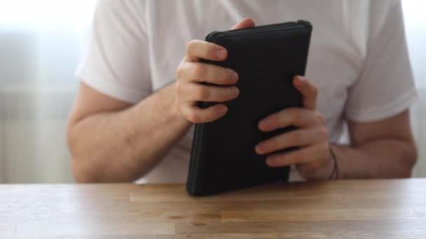 Leituras Domingo Bíblia Homem Cristão Lendo Bíblia — Vídeo de Stock