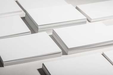 Marka kimliği şablonu. Grafik tasarımcıları sunumları ve portföyleri için. Kimlik Modeli beyaz arkaplanda izole edildi. Fotoğraf modeli.