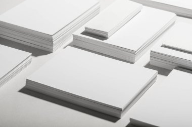 Marka kimliği şablonu. Grafik tasarımcıları sunumları ve portföyleri için. Kimlik Modeli beyaz arkaplanda izole edildi. Fotoğraf modeli.