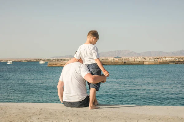 Padre Figlio Trascorrono Del Tempo Insieme Vacanze Mare Bambino Papà — Foto Stock