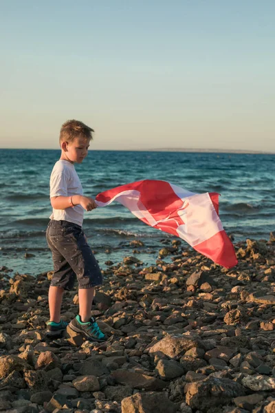 Jeune Garçon Portant Drapeau Canada Fête Nationale Canada 1Er Juillet — Photo